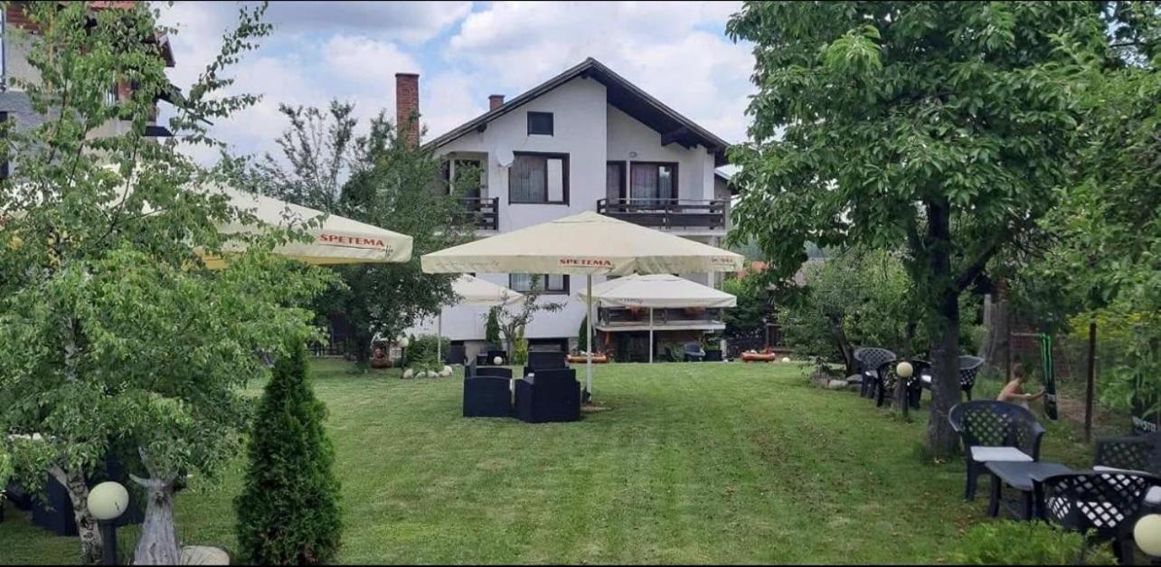 Guest House Raffe Dobrinishte Exterior photo