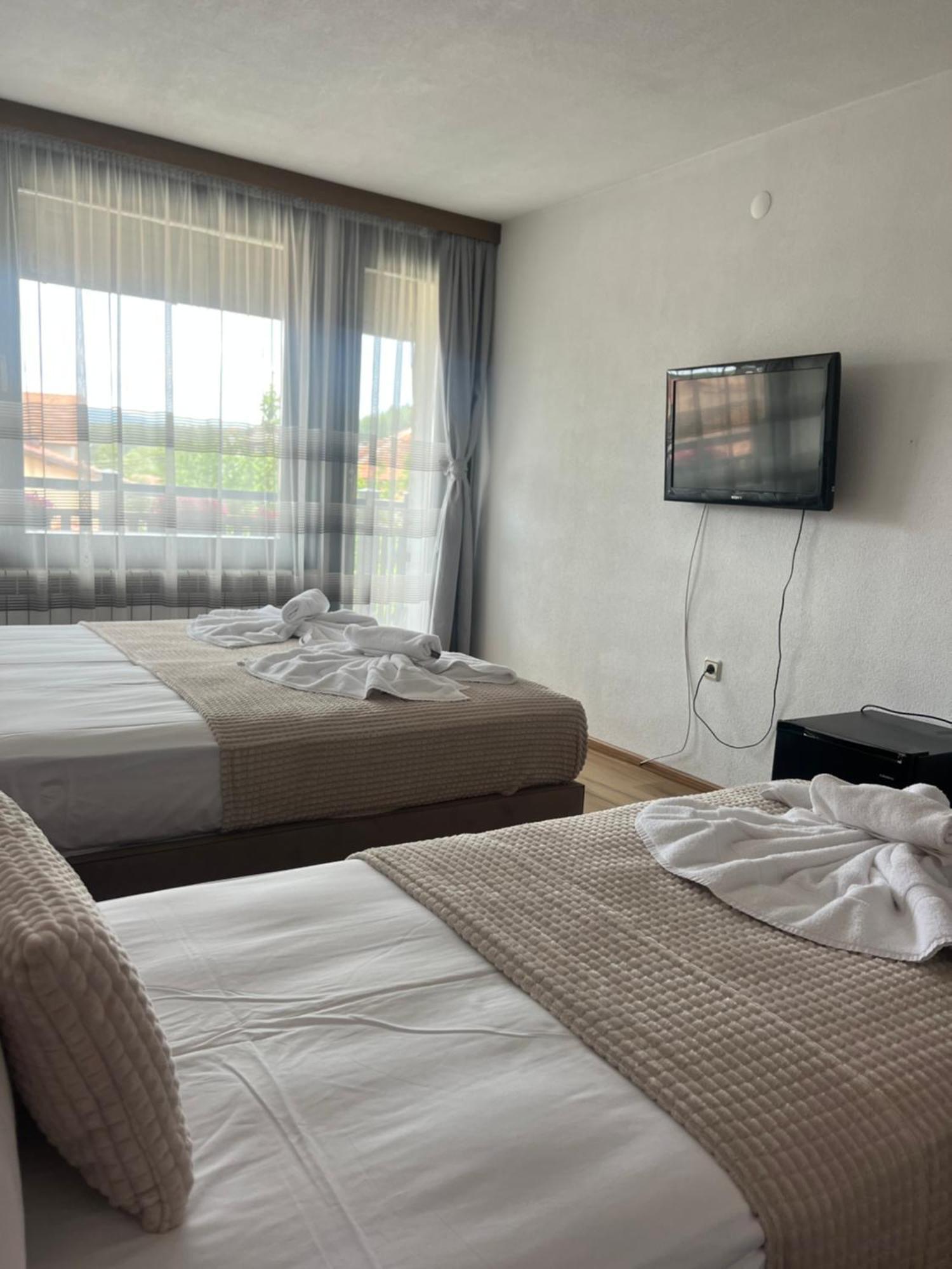 Guest House Raffe Dobrinishte Exterior photo